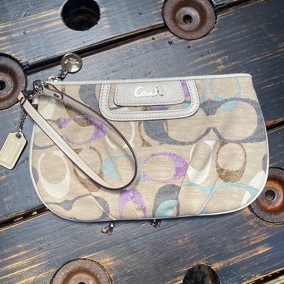 Coach Large Fabric & Leather Wristlet- Fits All Cell Phone Sizes! - Picture 11 of 11